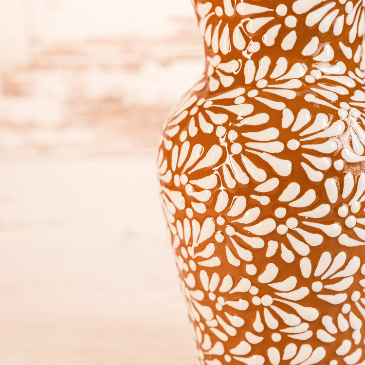 Our Roots Vase - Florero: Brick & White