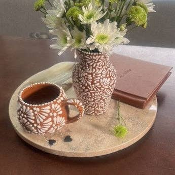 Our Roots Vase - Florero: Brick & White