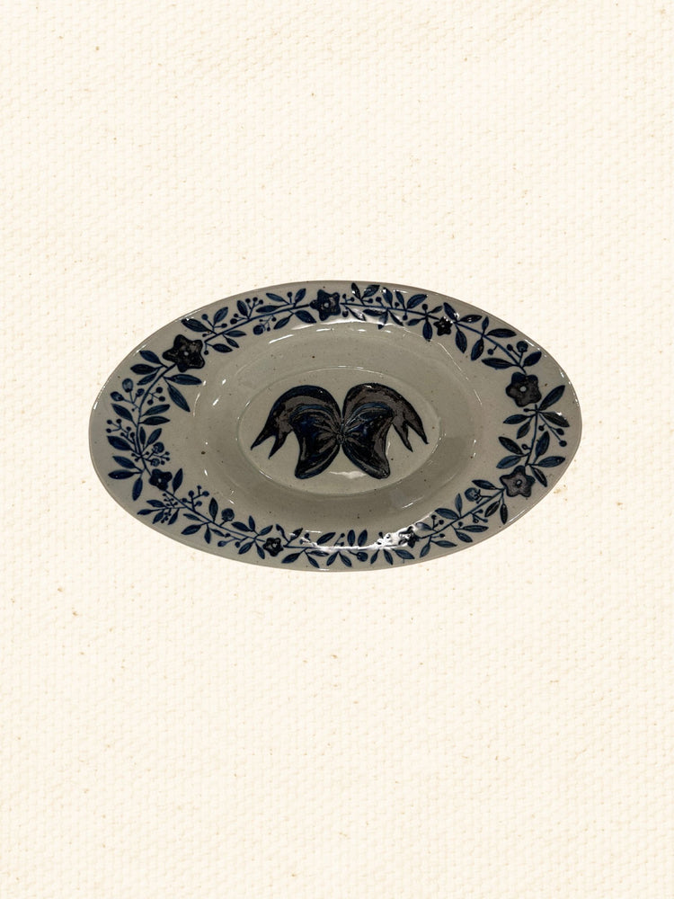 Bow painted dish