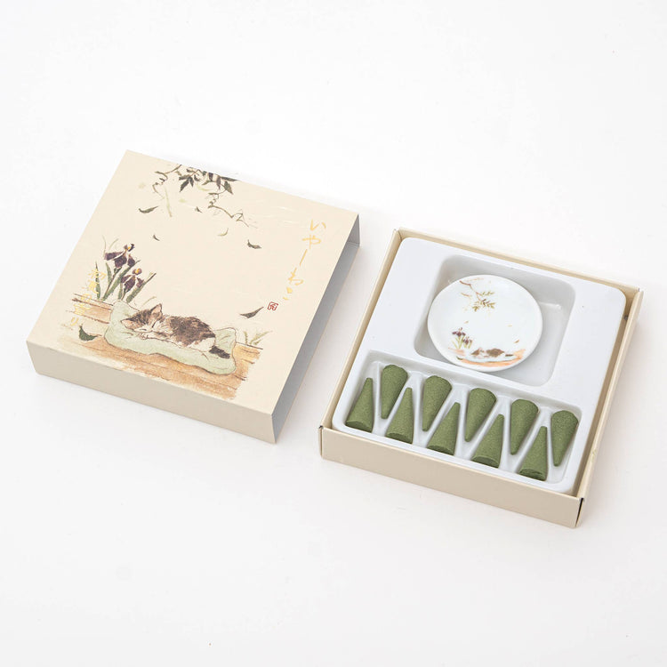 Kousaido Iyashi Neko Incense Cone Set With Ceramic Dish: Late Autumn