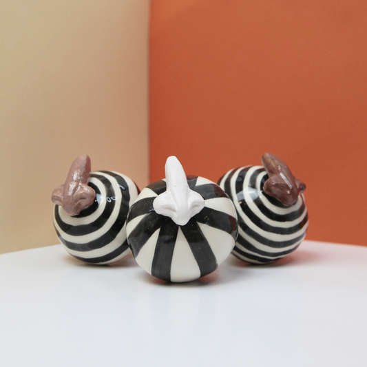 Handmade Ceramic Oyas - Nose: Tanned