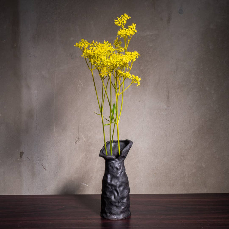Flower vase "Iwao" | Seto porcelain black color