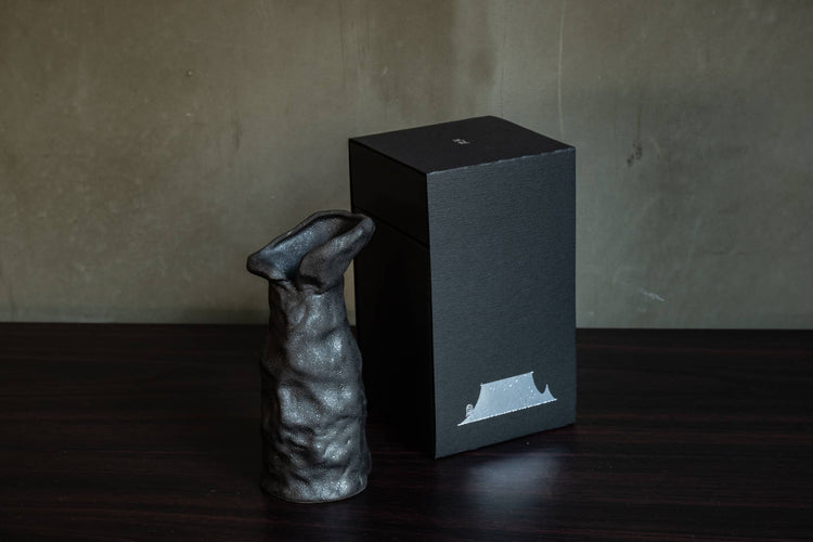 Flower vase "Iwao" | Seto porcelain black color