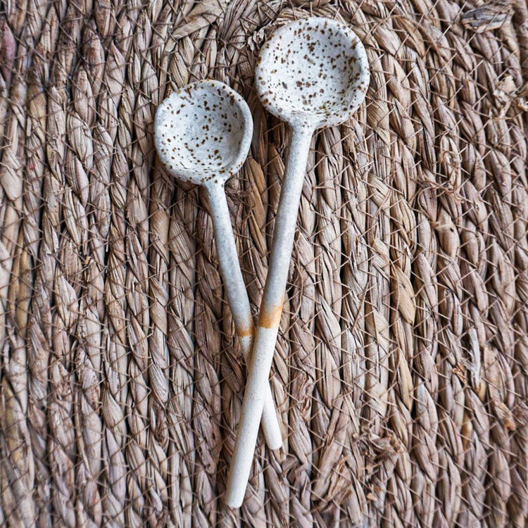 Sand spoons in stoneware clay. 14-16cm