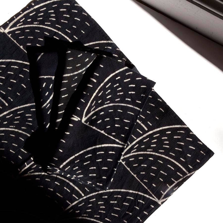 Black & White Cloth Table Napkin Linens (Set of 4) - Nimbu