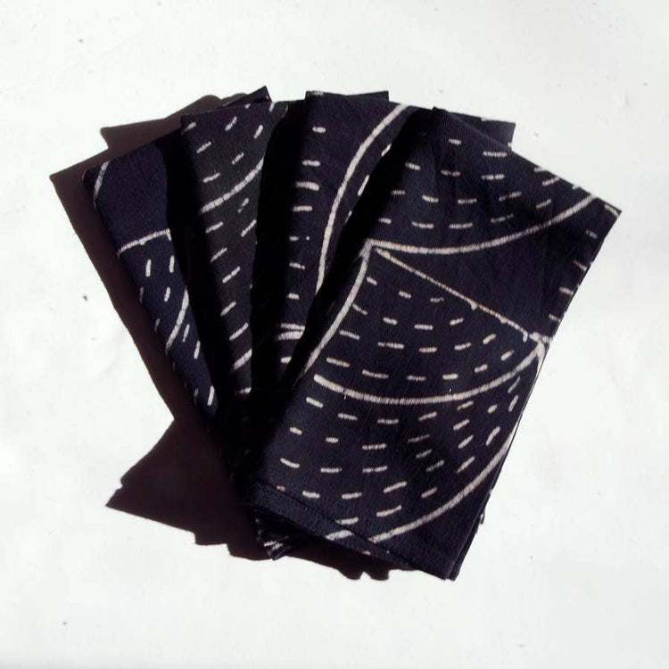 Black & White Cloth Table Napkin Linens (Set of 4) - Nimbu